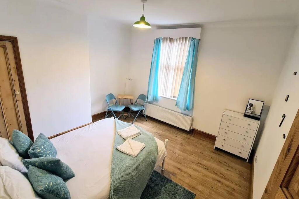 2 Bedroom Victorian Canal Side Terrace House. 헵덴브릿지 외부 사진
